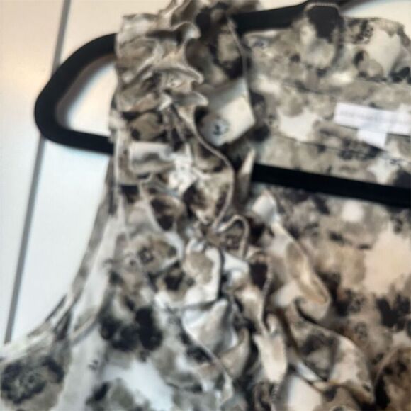 New York & Company Women's Floral Ruffle Neck Sleeveless Blouse L Black - Picture 4 of 8